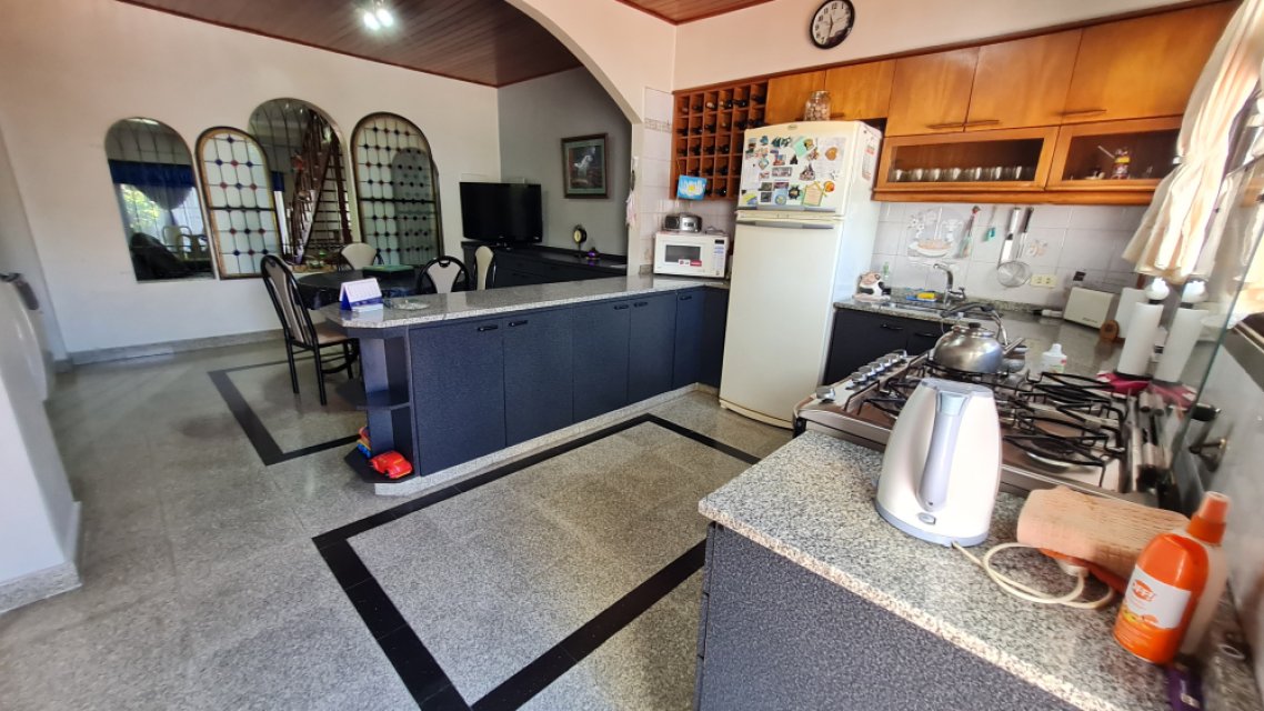 Tres Arroyos 3800 Floresta Casa 5  ambientes  En Venta F9PG -20