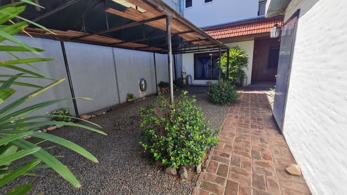 Tres Arroyos 3800 Floresta Casa 5  ambientes  En Venta F9PG -4