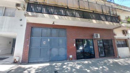 Oportunidad local + vivienda en el fondo