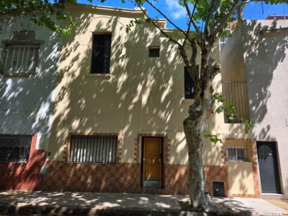 CASA EN VENTA – 2 PLANTAS CON PATIO EN FLORES